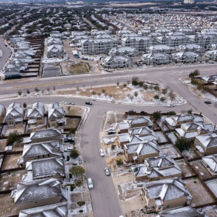 Austin,Texas,Suburb,Neighborhood,Covered,In,Ice,And,Snow,After